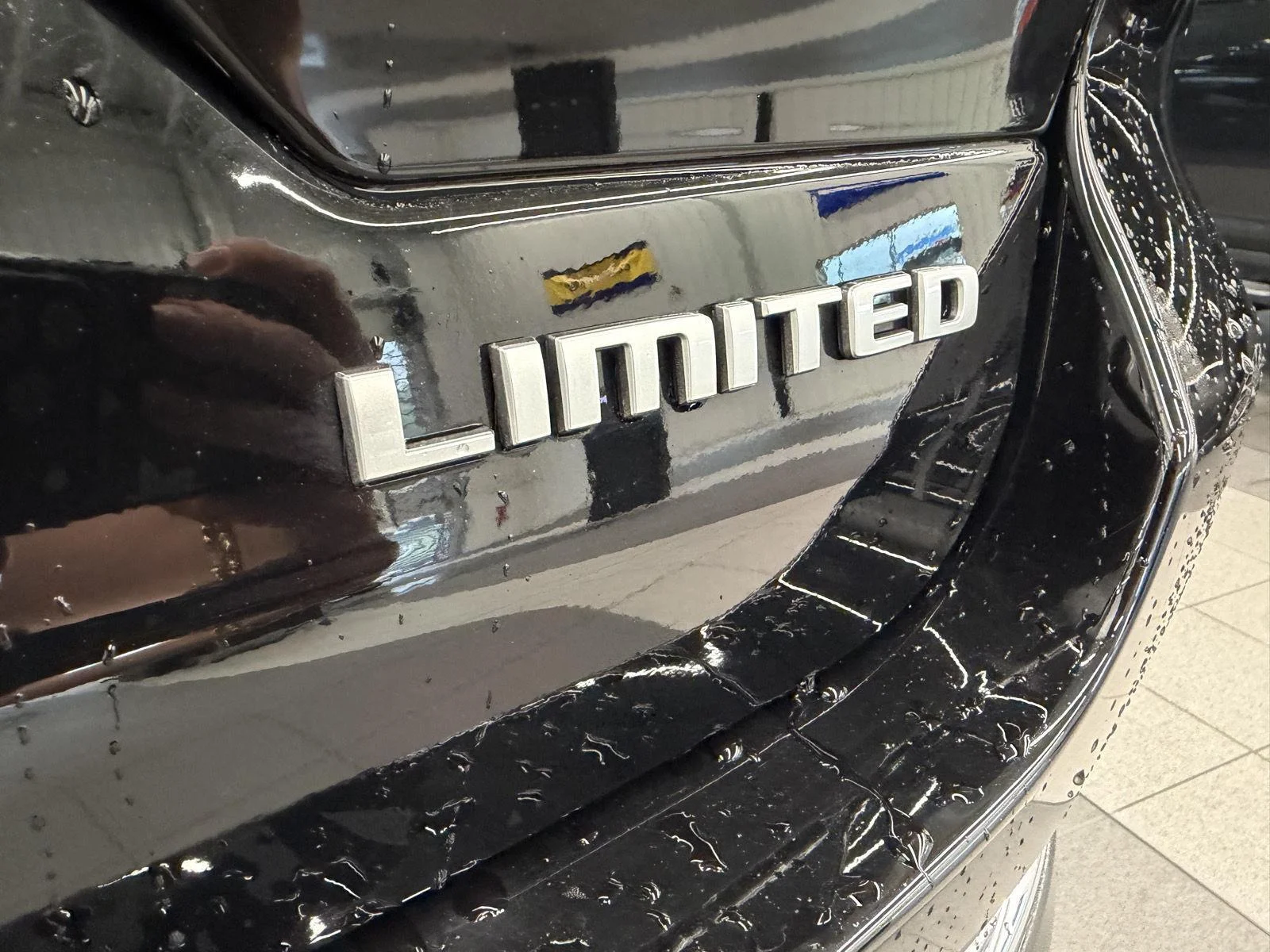 Used 2024 Diamond Black Crystal Pearlcoat Jeep Limited image 26