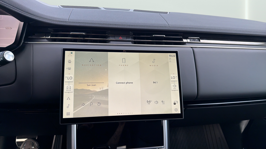 New 2026 Fuji White Land Rover SE image 22