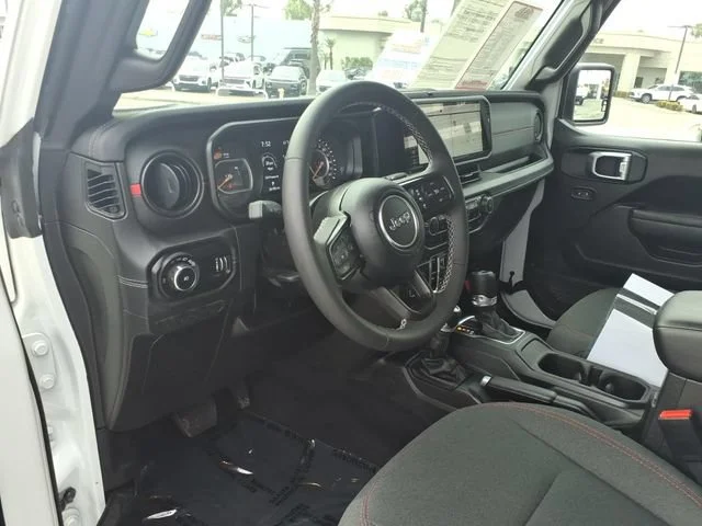 Used 2025 White Jeep 4-Door Rubicon 4x4 image 14