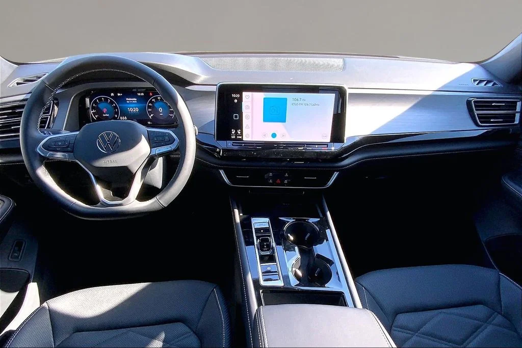New 2026 Opal White Pearl Volkswagen SE w/Technology image 5