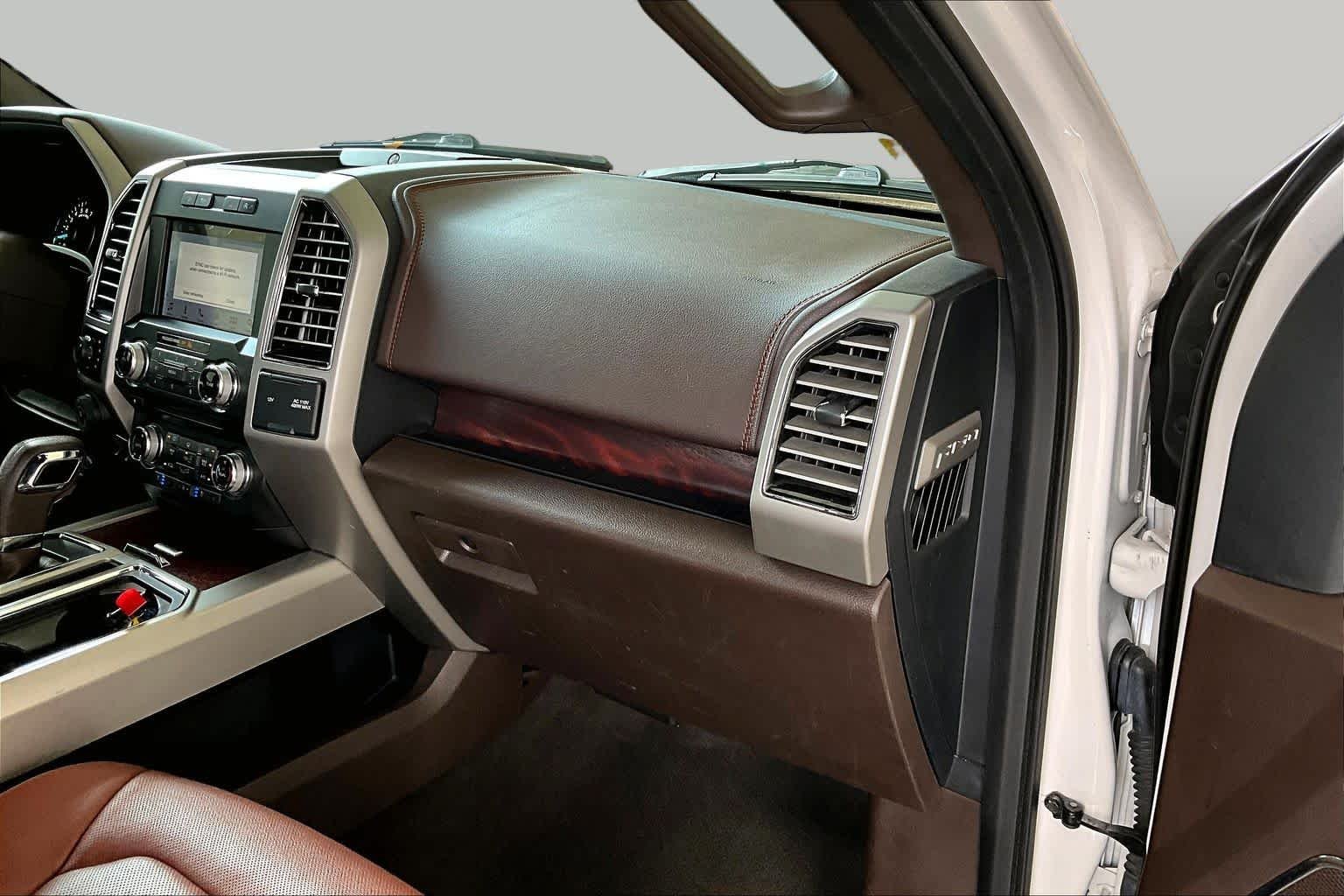 Used 2018 White Platinum Metallic Tri-Coat Ford King Ranch image 19