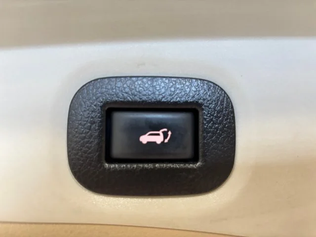 Used 2019 White Nissan SV image 28