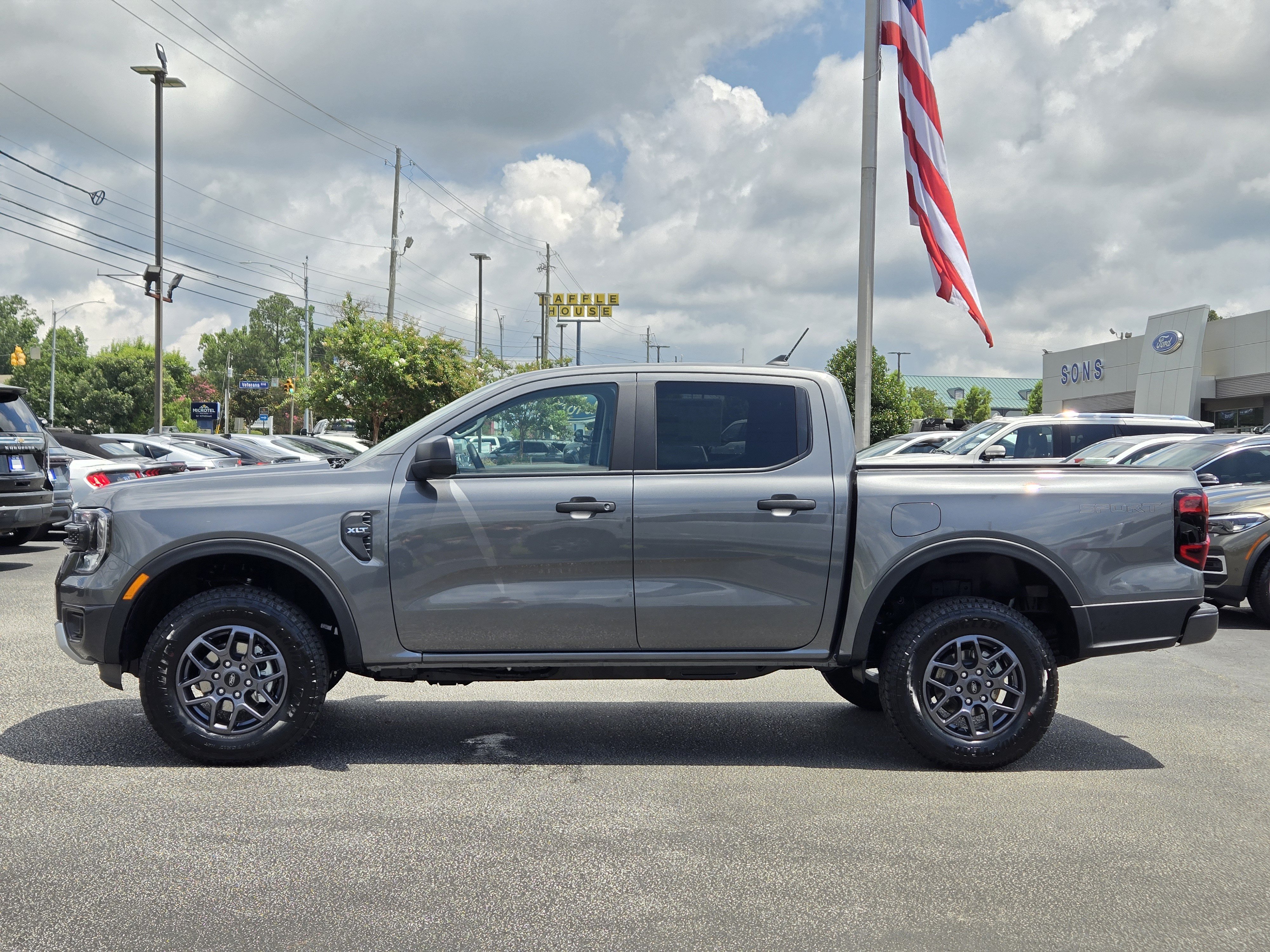 New 2026 Carbonized Gray Metallic FORD XLT image 13