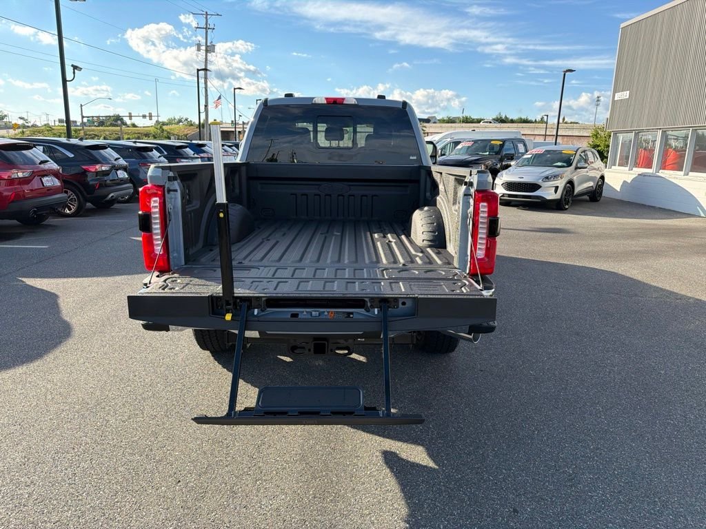 New 2026 Glacier Gray Metallic Tri-Coat Ford F-250® Lariat® image 19