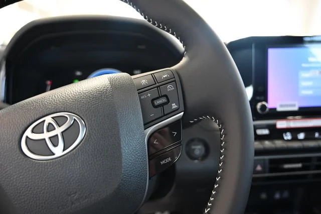 2026 Toyota Camry SE - Photo 24