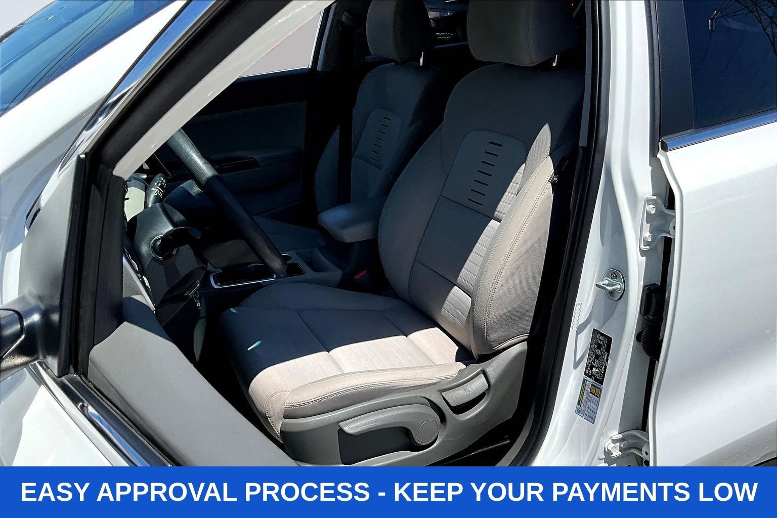 Used 2018 White Kia LX image 25