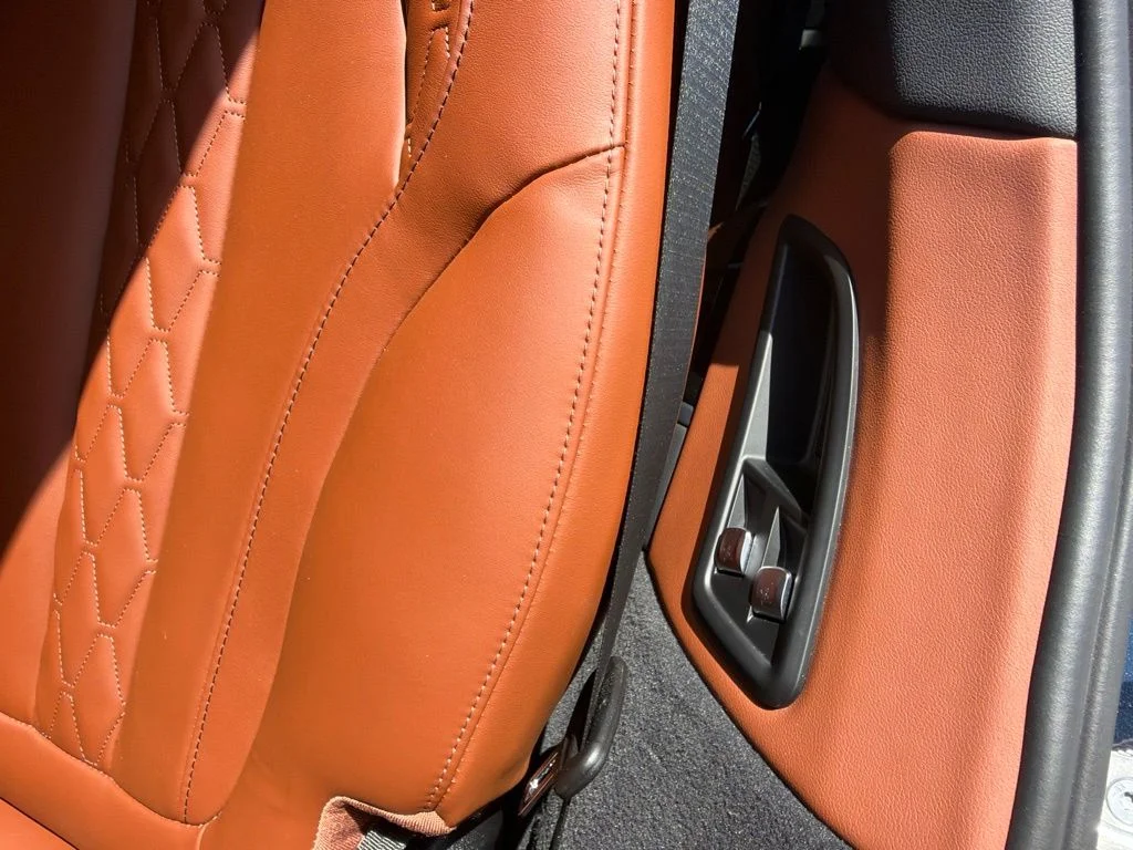 Used 2023 Black BMW M60i image 39