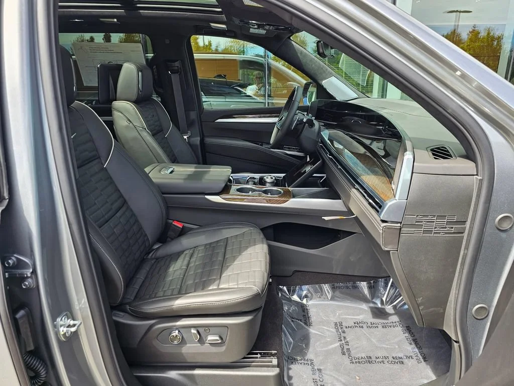 New 2026 Argent Silver Metallic Cadillac Platinum Sport image 11