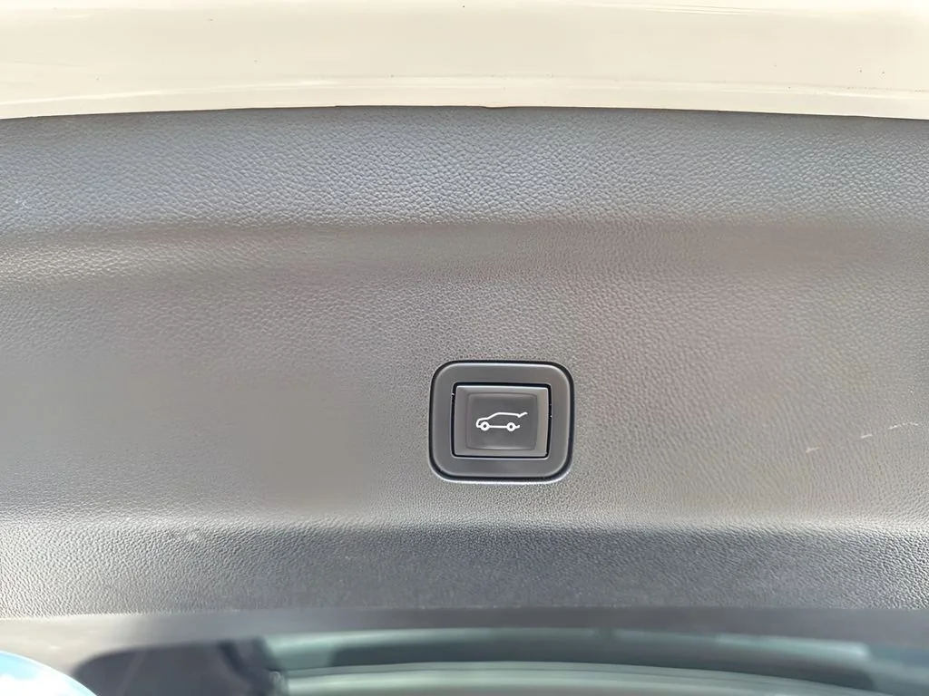 Used 2023 Summit White Chevrolet Premier image 31