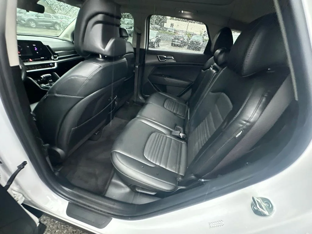 Used 2025 White Kia SX-Prestige image 24