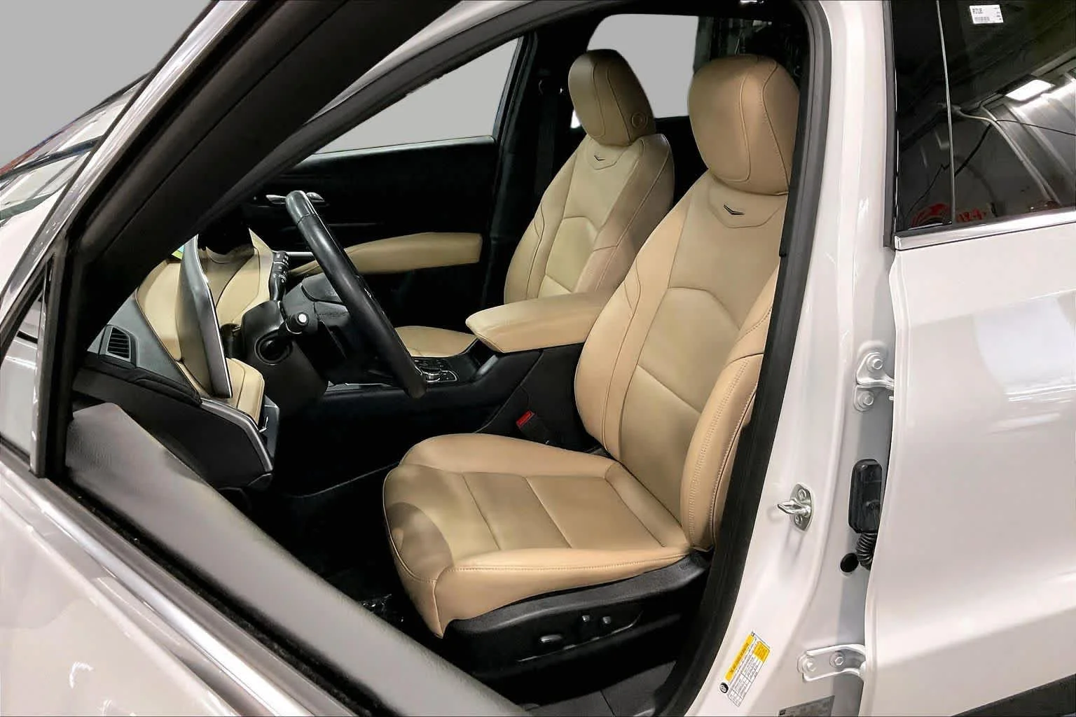 Used 2024 Crystal White Tricoat Cadillac AWD Luxury image 8