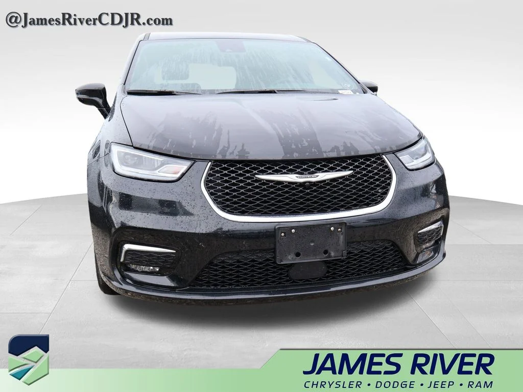 Used 2025 Black Chrysler Select image 6