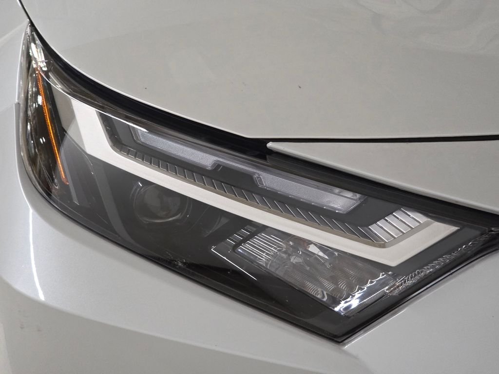 Used 2025 Beige Toyota XLE Premium image 15