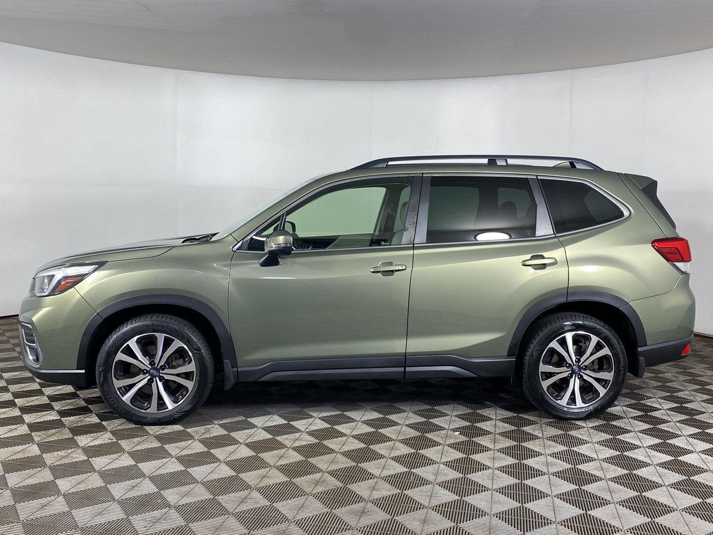 Used 2020 Jasper Green Metallic Subaru Limited image 9