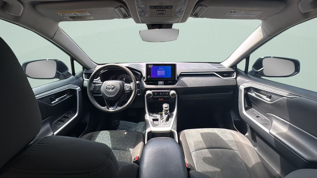 2025 Toyota RAV4 XLE - Photo 11