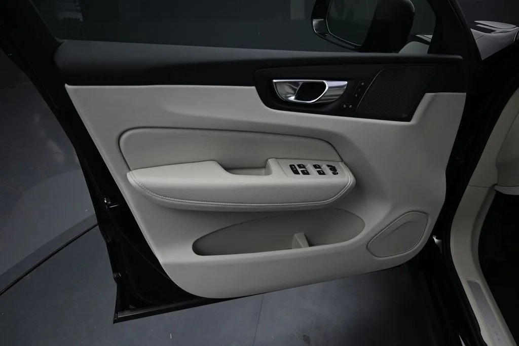 New 2026 Onyx Black Volvo T8 Ultra image 9