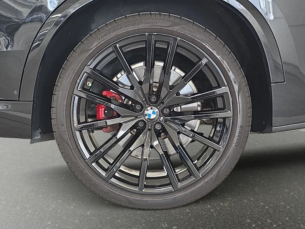 Used 2025 Black Sapphire Metallic BMW M60i image 32