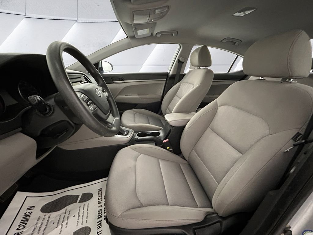 Used 2017 Silver Hyundai SE image 7
