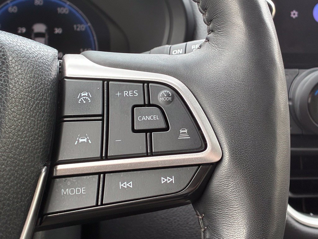 Used 2025 White Toyota Platinum image 23