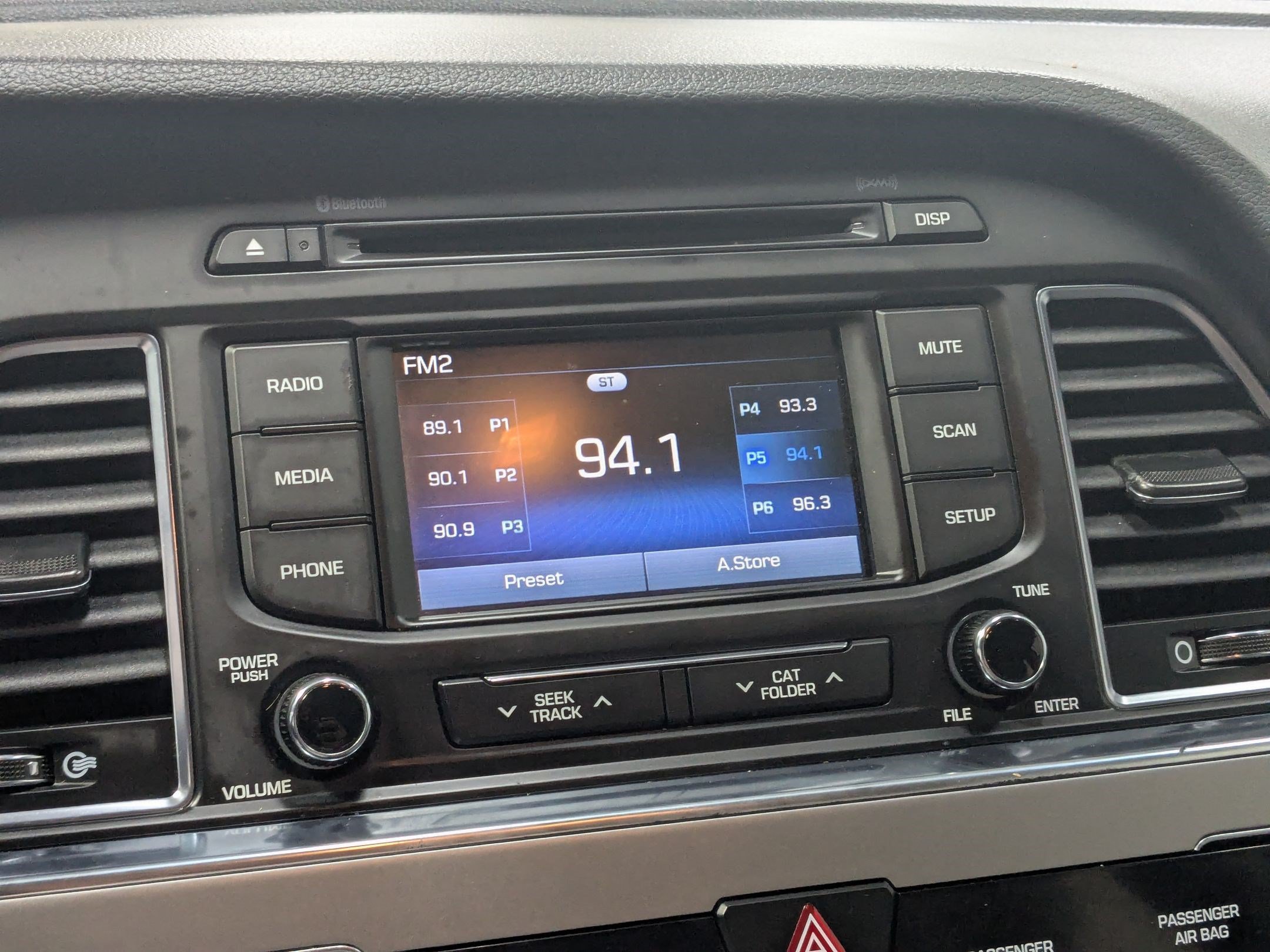 Used 2016 Starlight Silver Hyundai SE image 13