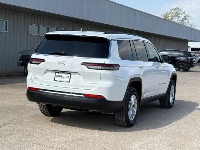 New 2026 Bright White Clear-Coat Exterior Paint Jeep Laredo X image 3