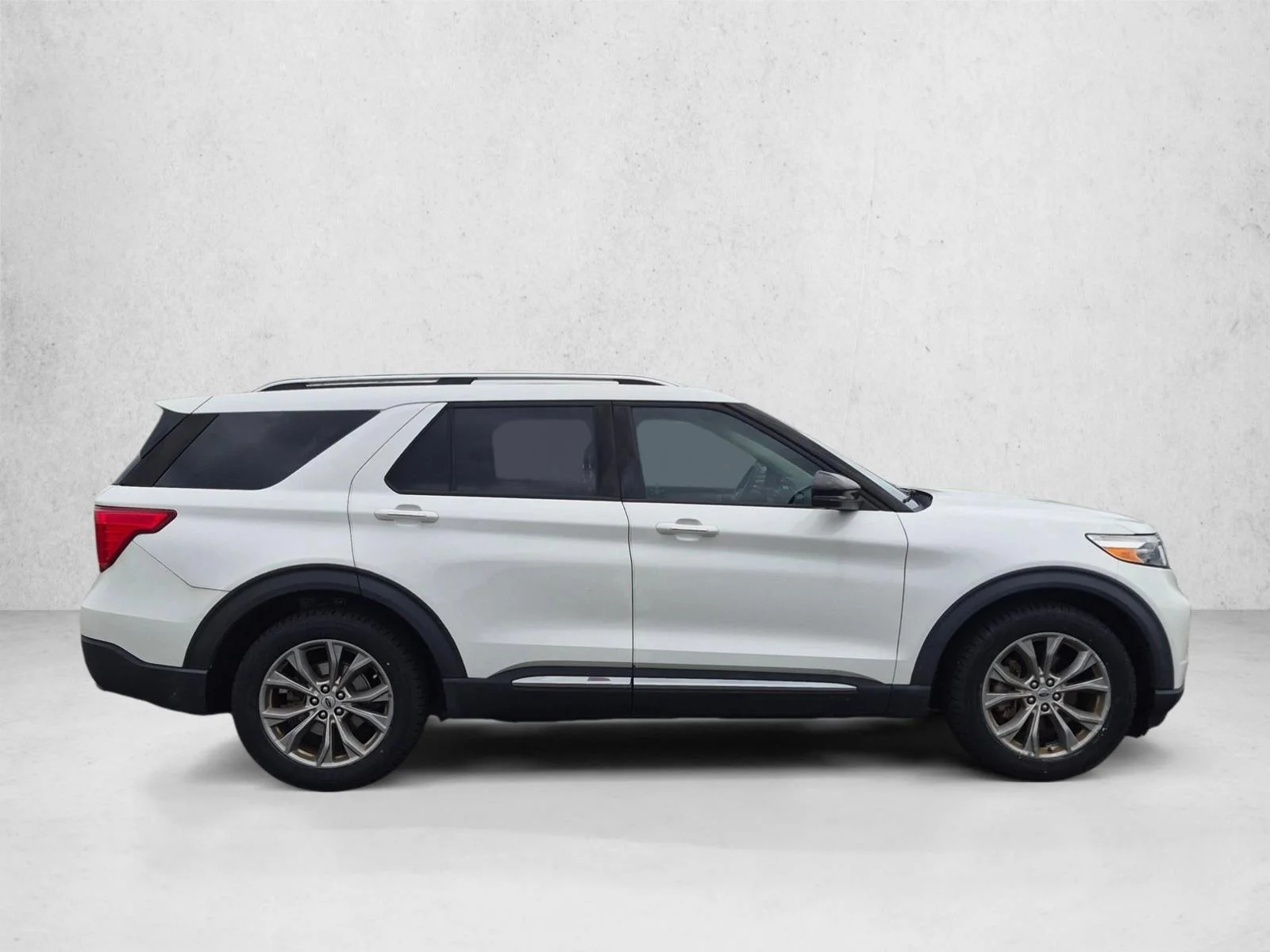 Used 2022 Star White Metallic Tri-Coat Ford Limited image 2