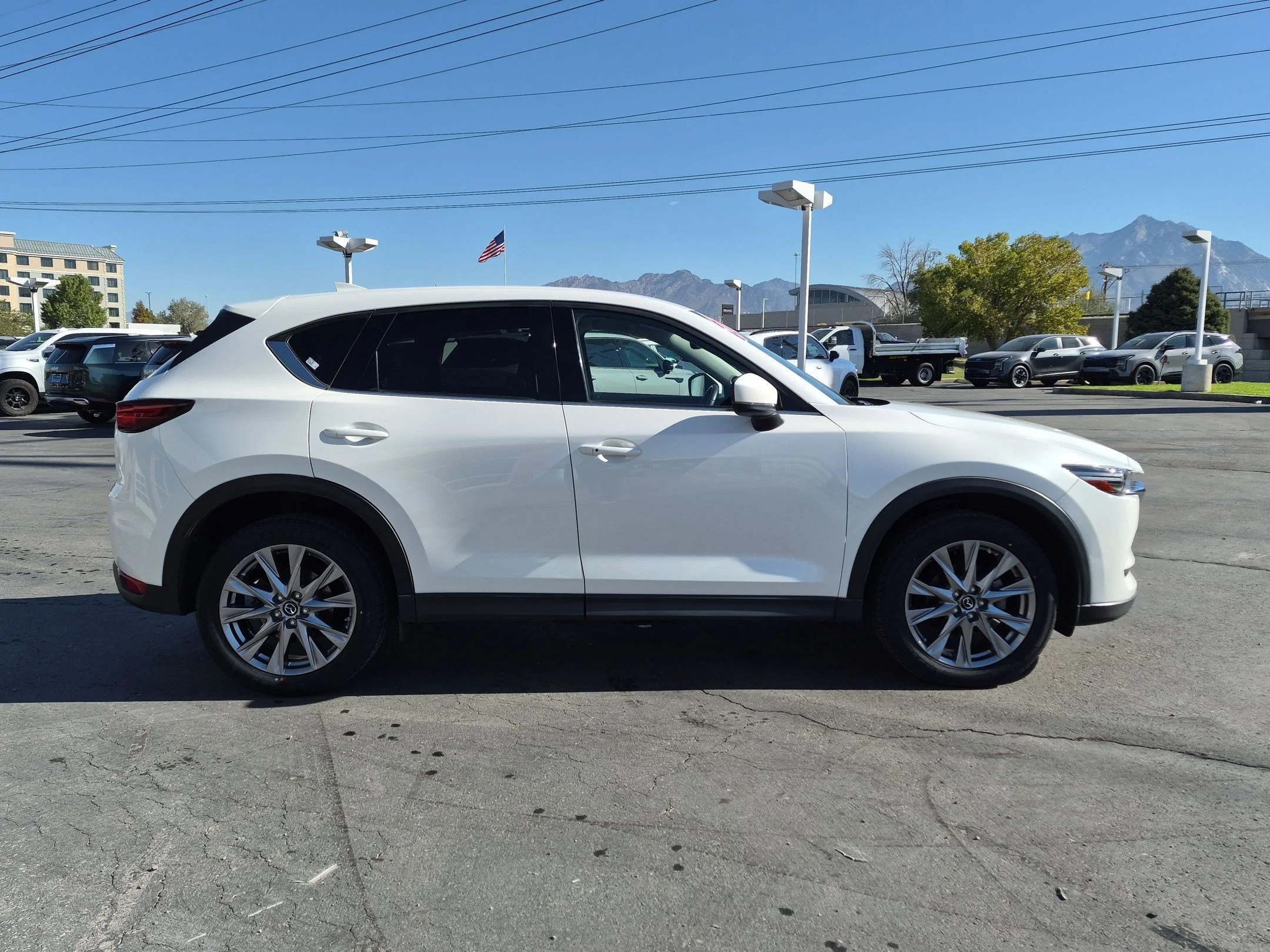 Used 2019 Snowflake White Pearl Mica Mazda Grand Touring image 7