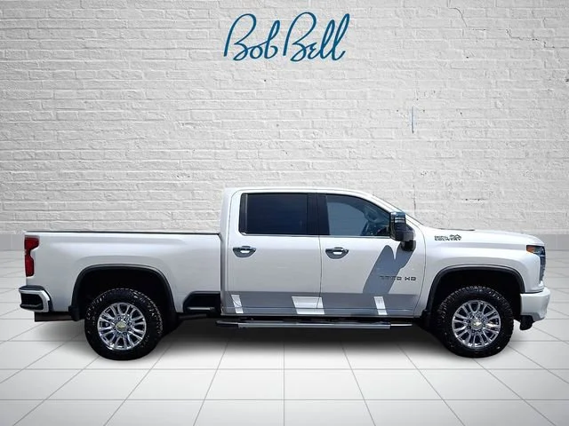 Used 2023 Iridescent Pearl Tricoat Chevrolet High Country image 7