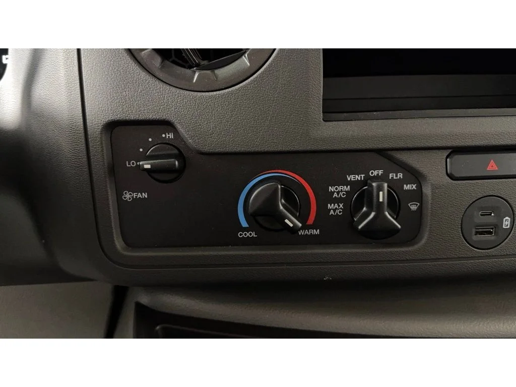 New 2025 Oxford White Ford E-350 SRW image 21