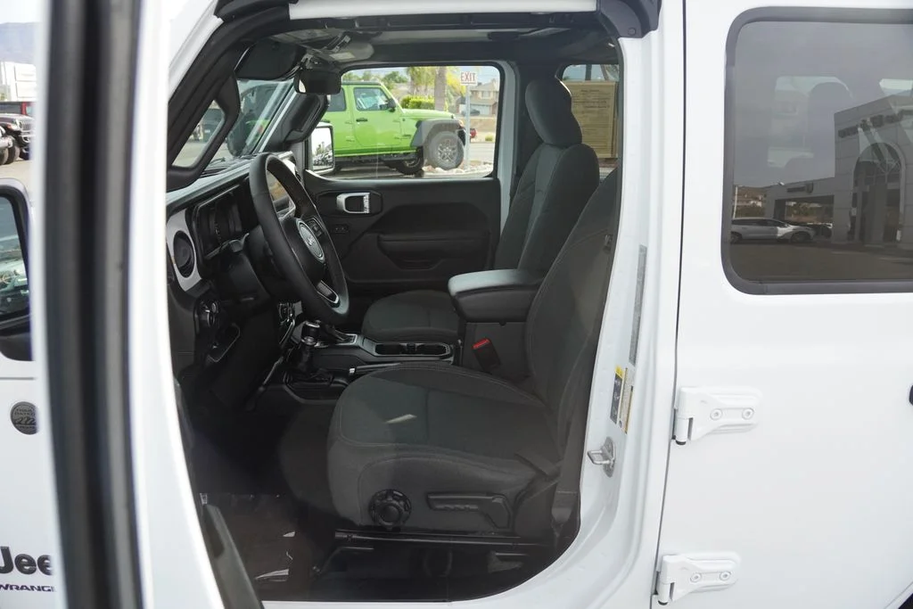 Used 2025 White Jeep Sport S image 26