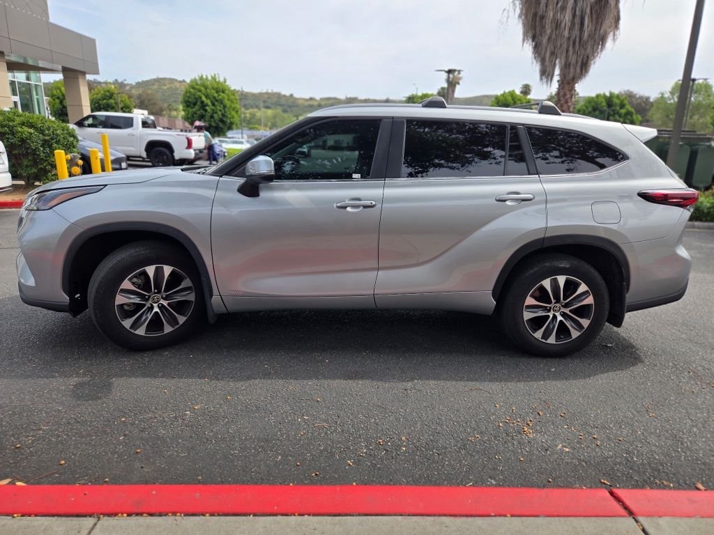 Used 2024 Silver Toyota XLE image 4