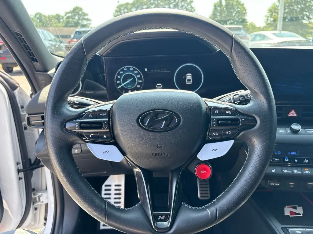 Used 2022 Ceramic White Hyundai Base image 20