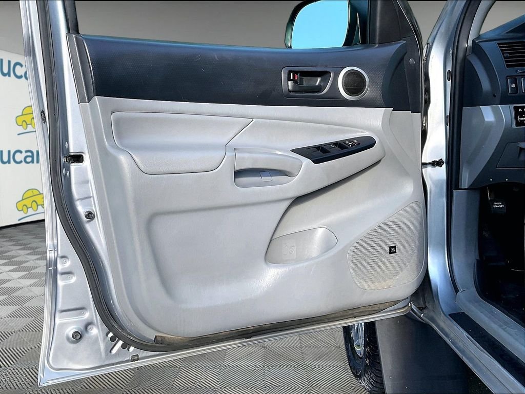Used 2015 Silver Toyota Base image 9