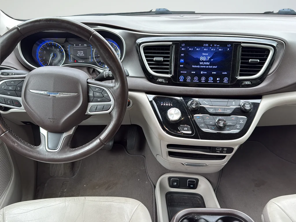 Used 2017 White Chrysler Touring L image 11