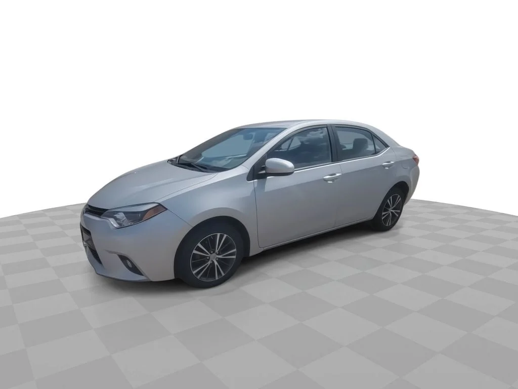 Used 2016 Silver Toyota LE Plus image 4
