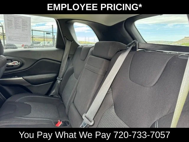 Used 2019 Silver Jeep Latitude image 18