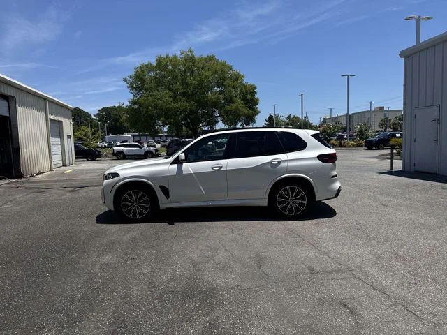 Used 2024 White BMW xDrive40i image 8