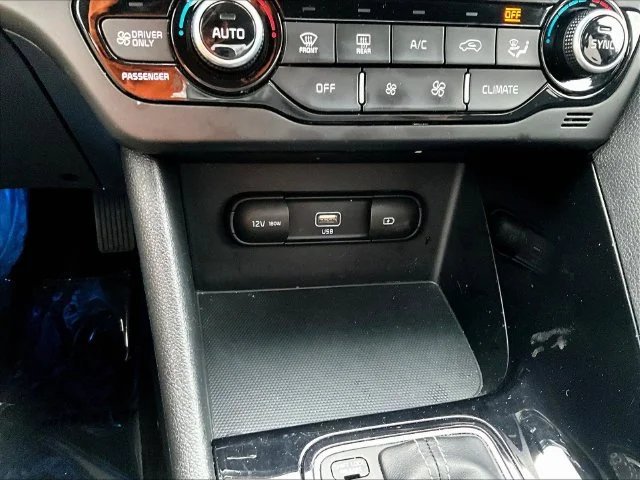 Used 2022 Red Kia LXS image 16