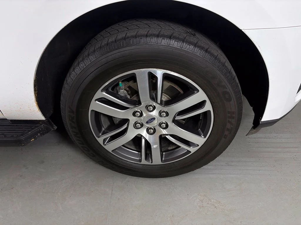 Used 2024 White Ford Limited image 10