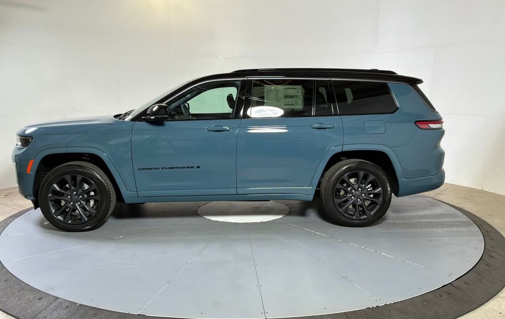 New 2026 Steel Blue Exterior Paint Jeep Limited Reserve image 4