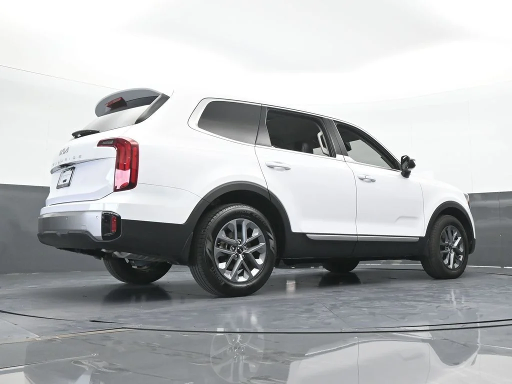 Used 2025 Glacial White Pearl Kia LX image 62