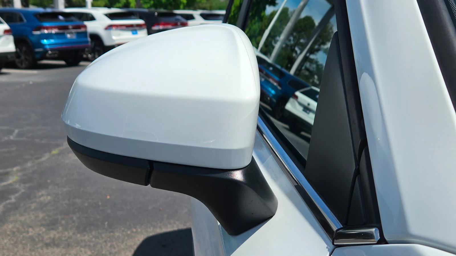 New 2026 Pure White Volkswagen SE image 12
