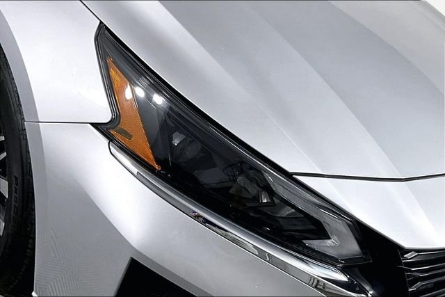Used 2023 Silver Nissan 2.5 SV image 28