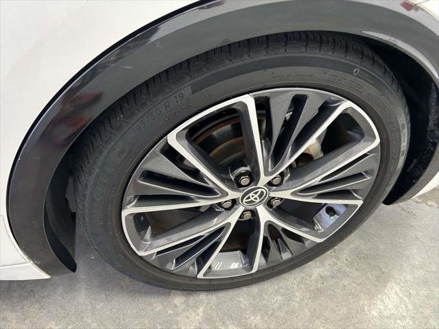 Certified Used 2023 PLATINUM WHITE PEARL MC. Toyota  image 9