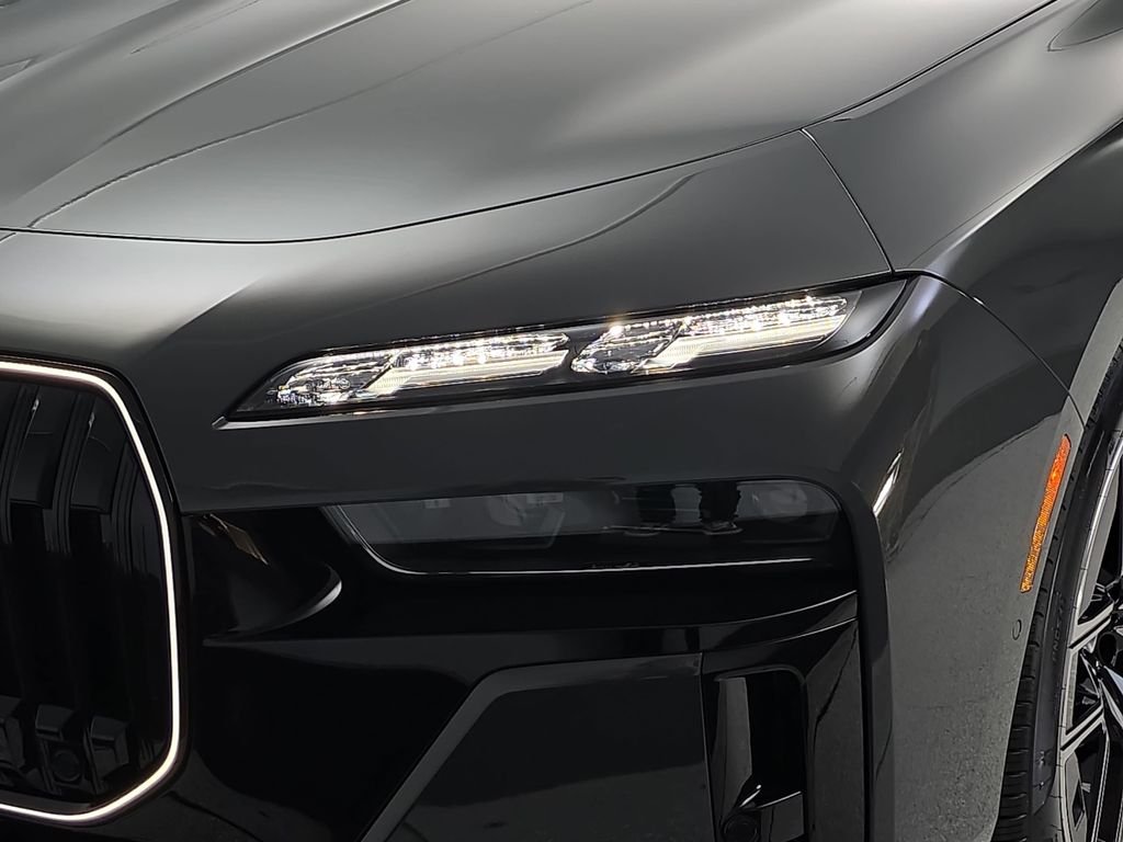 2026 BMW 7 Series 750e - Photo 31