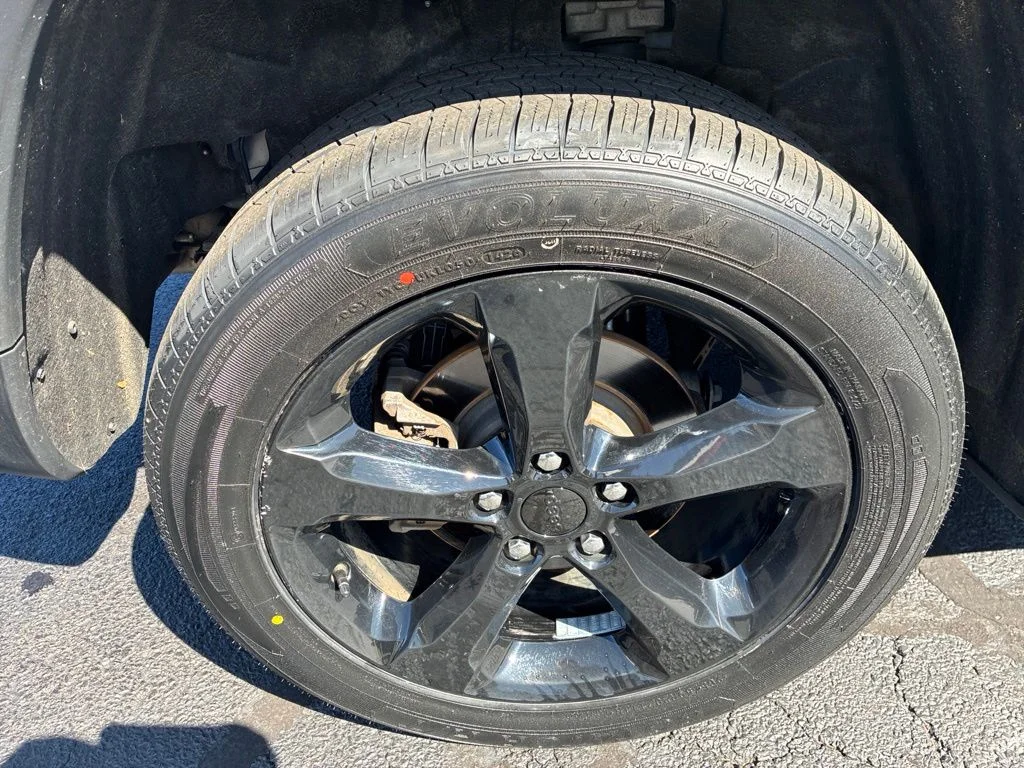 Used 2024 Silver Jeep Altitude X image 10