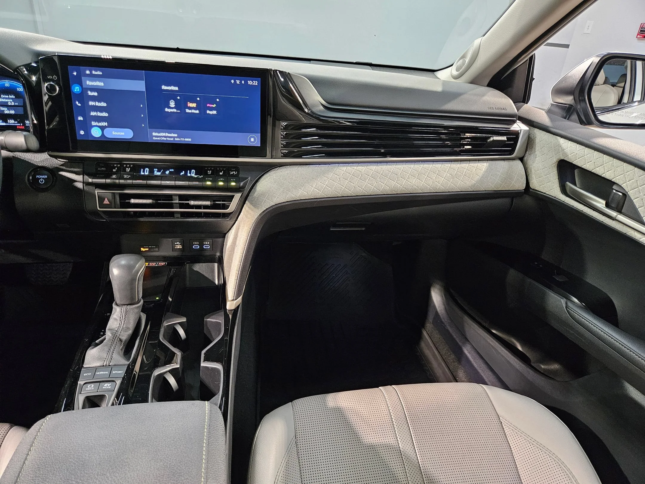 Certified Used 2025 Wind Chill Pearl Toyota XLE image 11