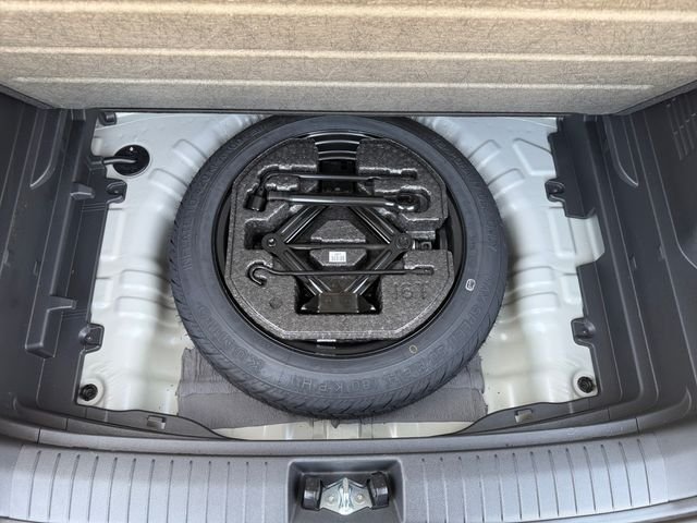 Used 2023 Silver Hyundai SEL image 24
