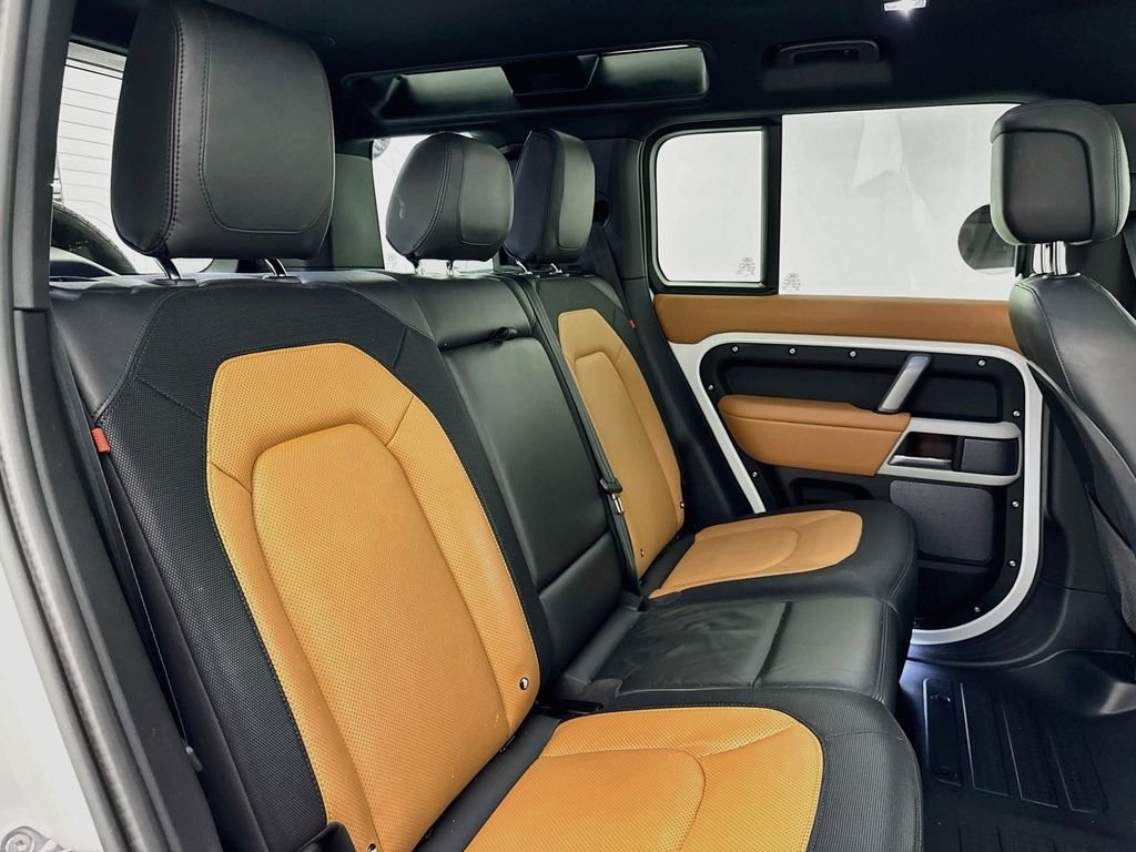 Certified Used 2024 White Land Rover X-Dynamic SE image 28