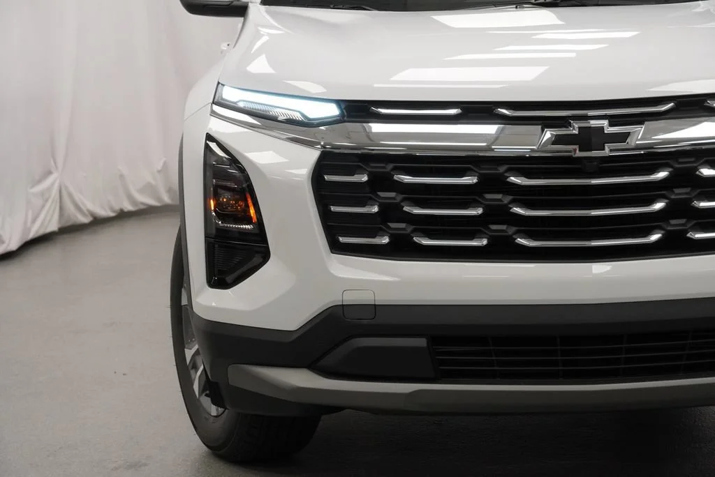 New 2027 Summit White Chevrolet LT image 33